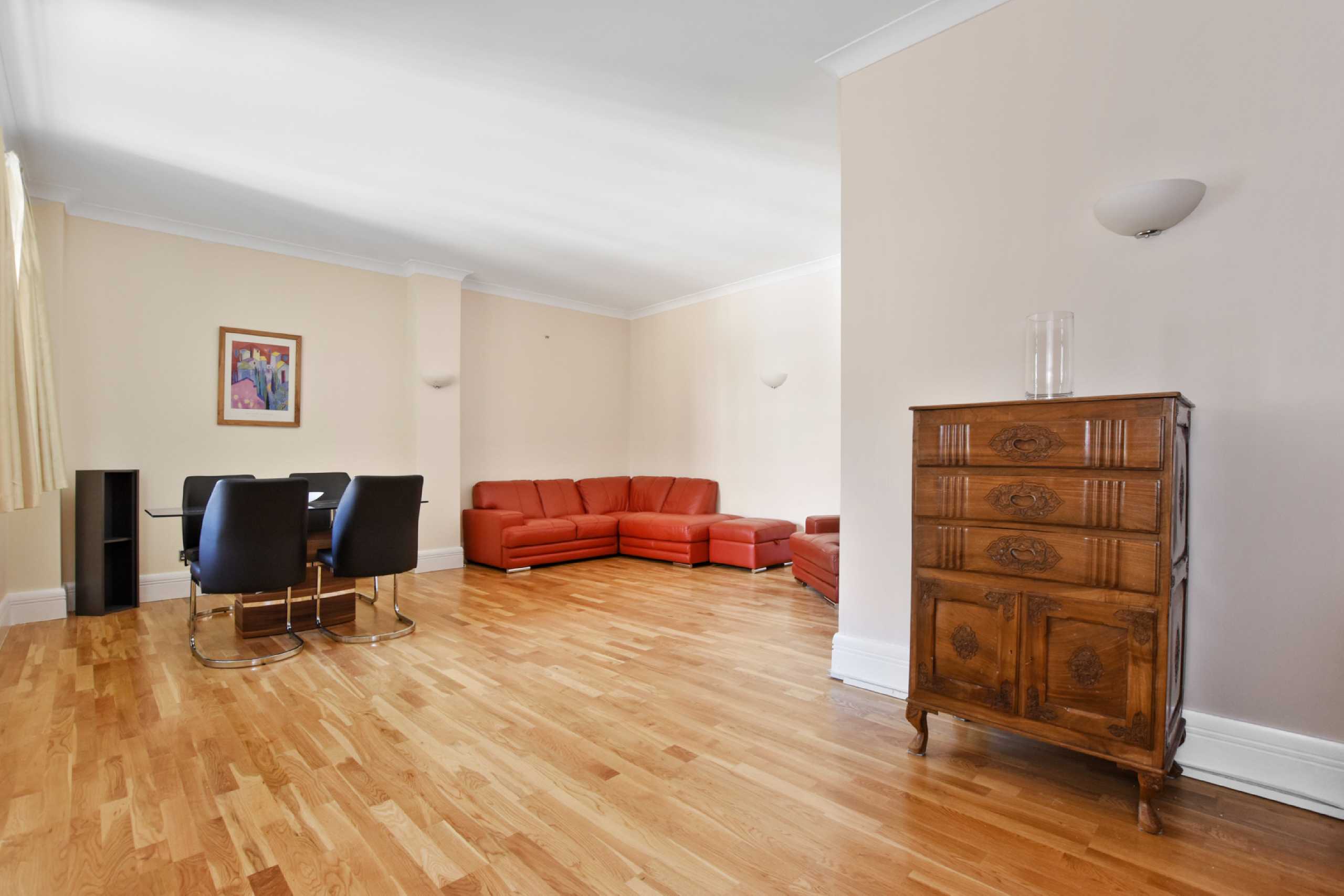 Flat Belvedere Road in Greater London