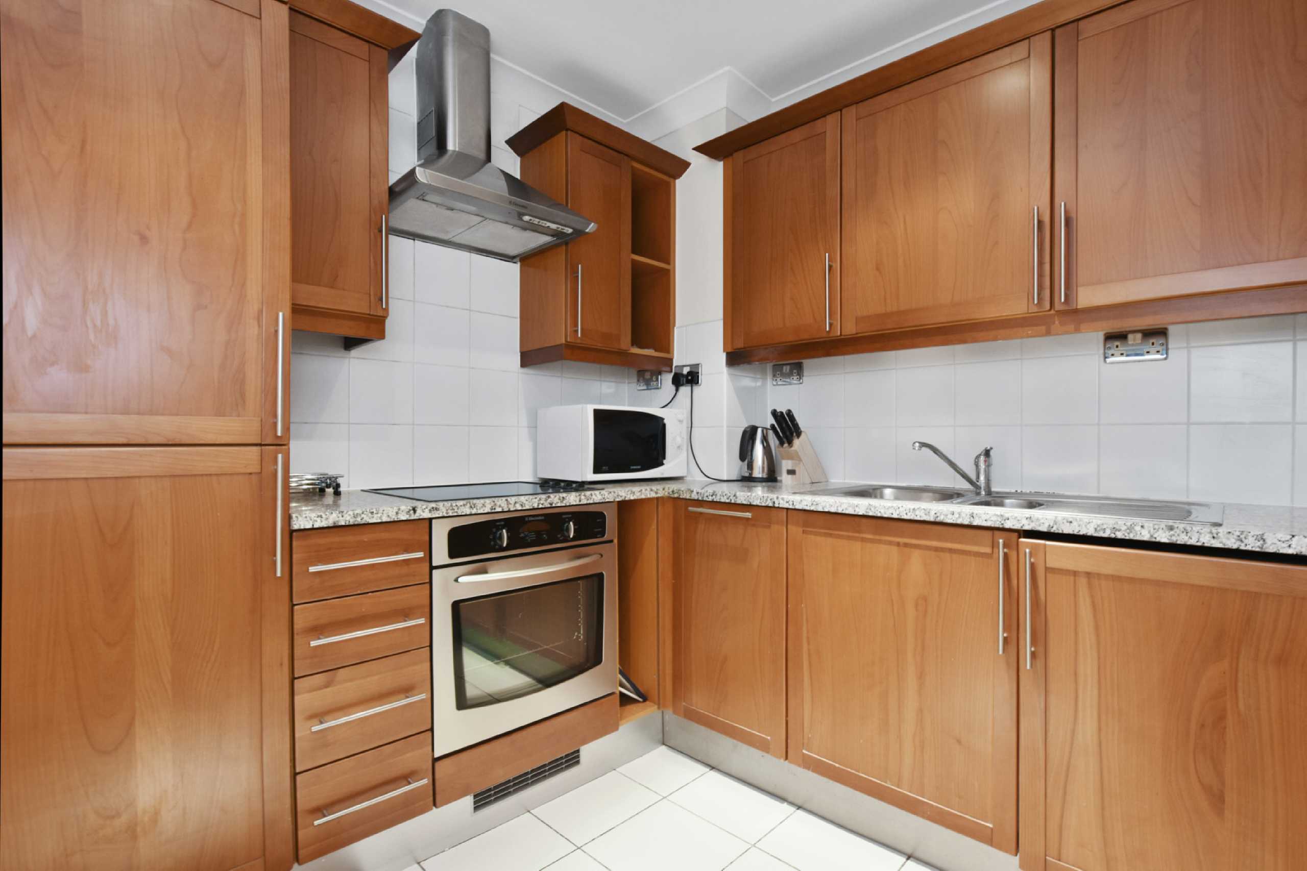 Flat Belvedere Road in Greater London
