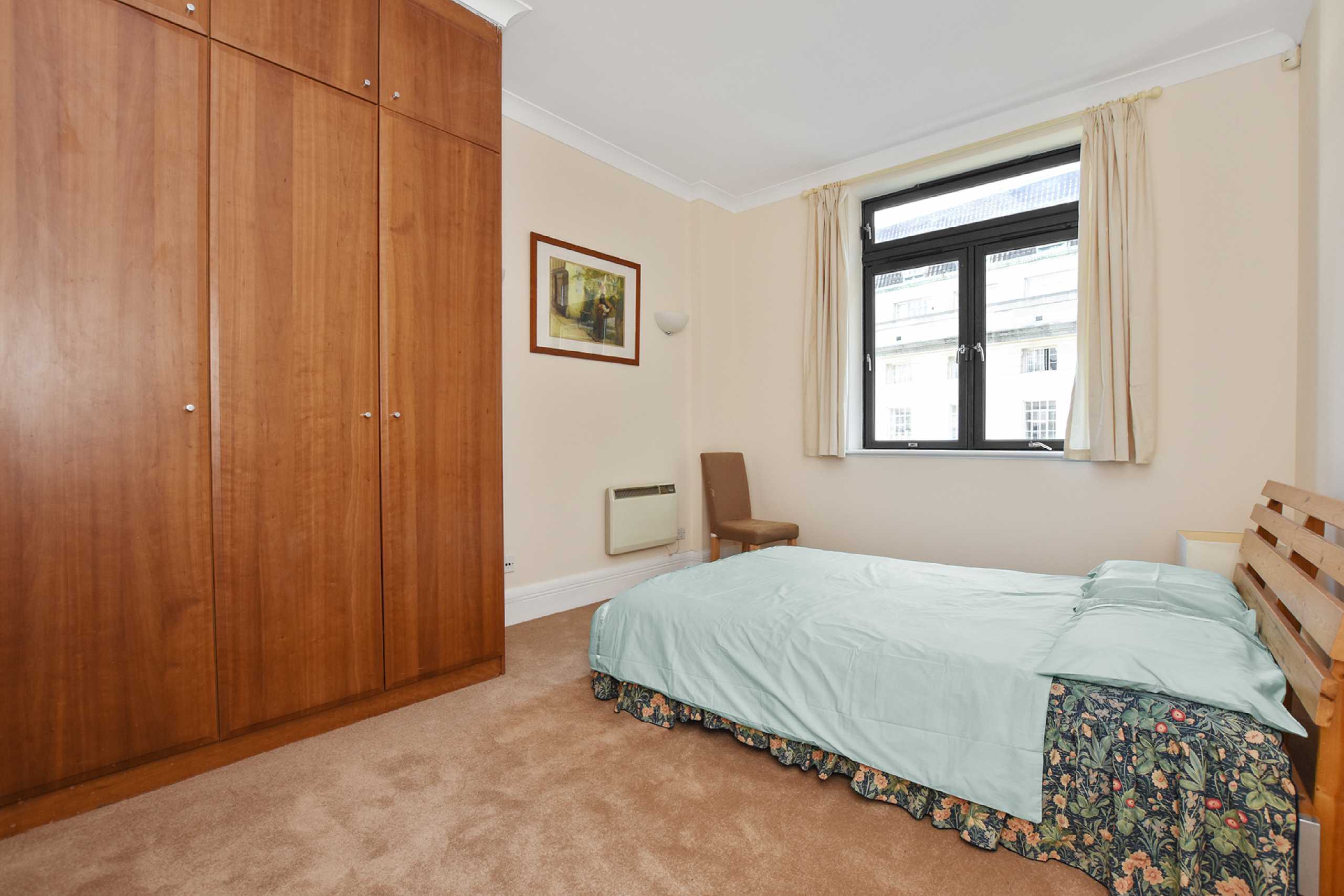 Flat Belvedere Road in Greater London