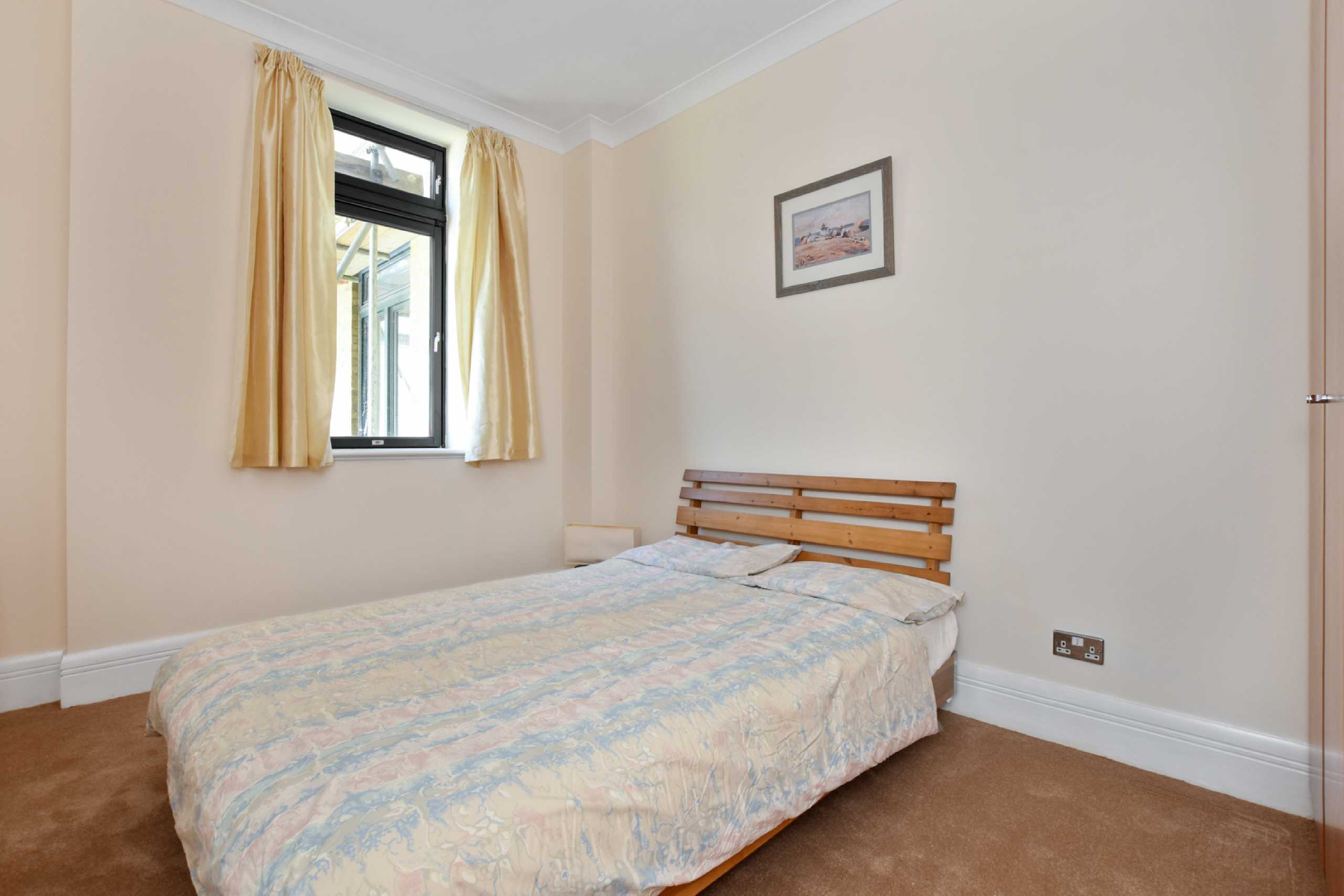 Flat Belvedere Road in Greater London