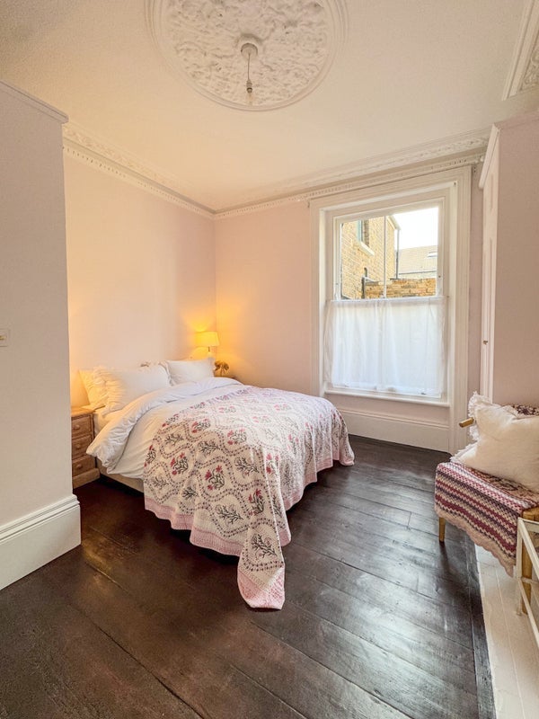 Room St. Stephen's Avenue in Greater London