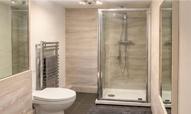 Room Cowley Road in Greater London