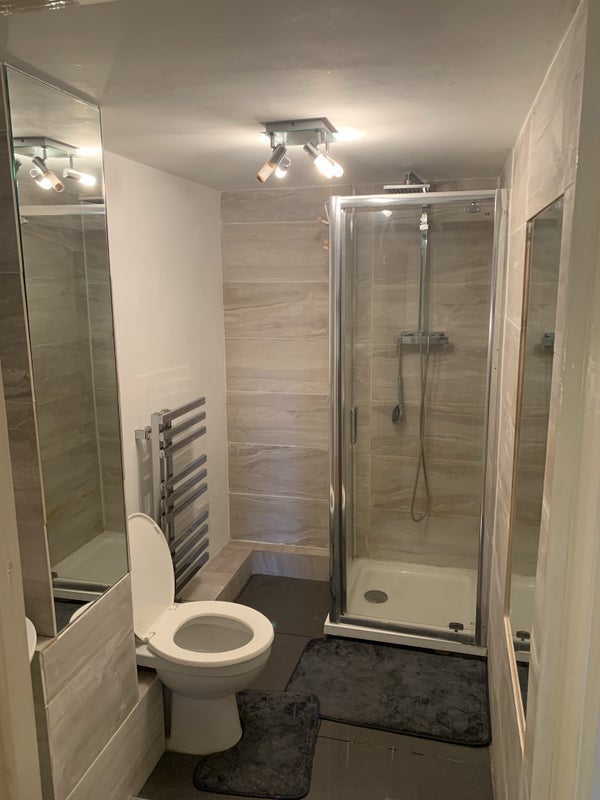 Room Cowley Road in Greater London