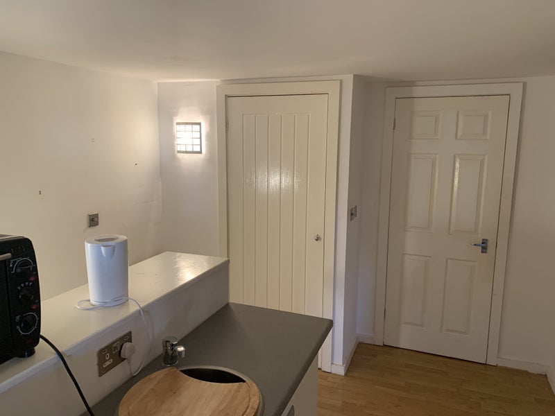 Room Cowley Road in Greater London