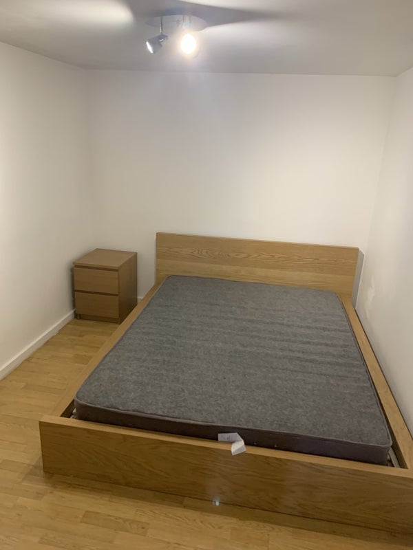 Room Cowley Road in Greater London