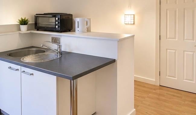 Room Cowley Road in Greater London