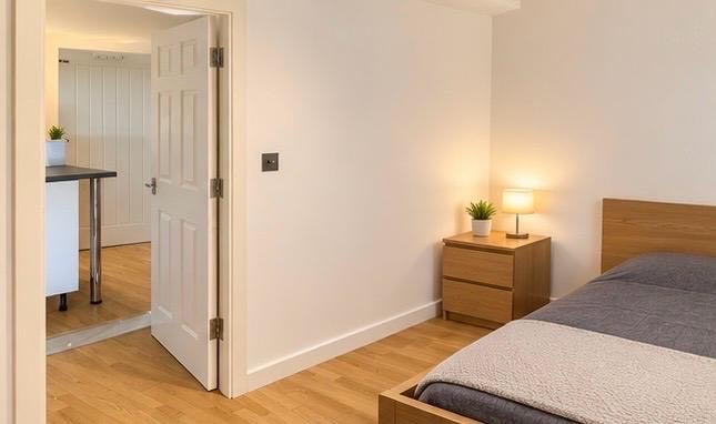 Room Cowley Road in Greater London