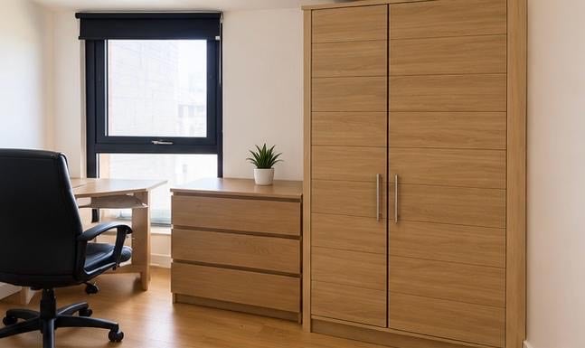 Room Cowley Road in Greater London