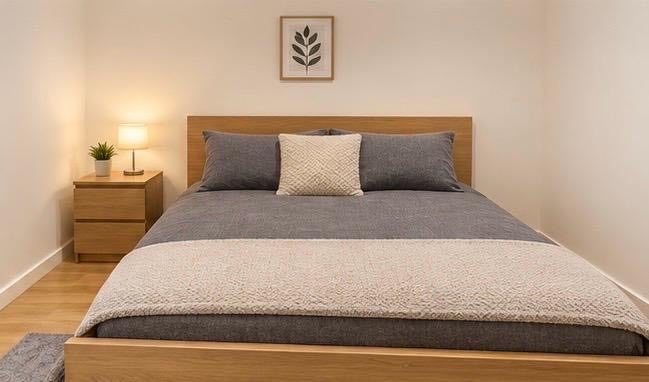 Room Cowley Road in Greater London