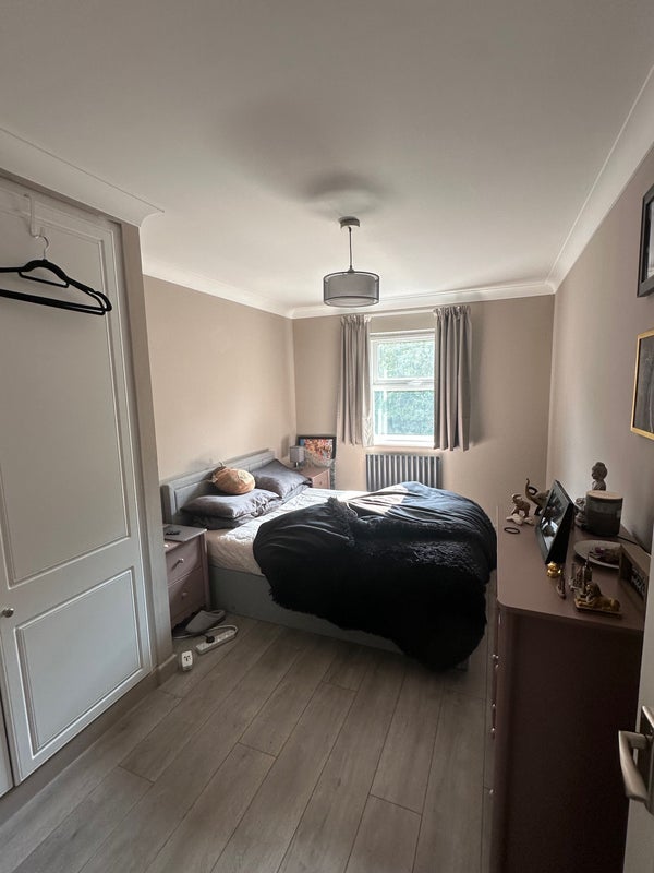 Room Falcon Road in Greater London