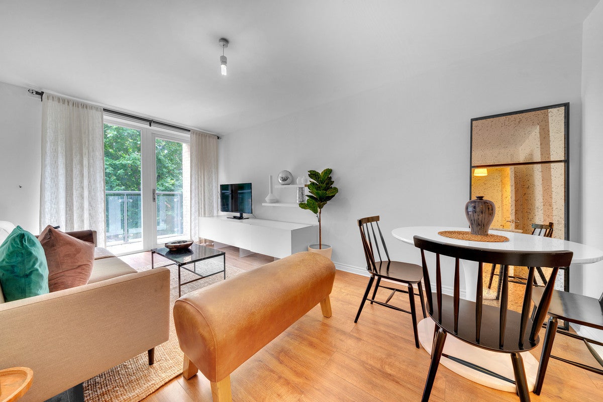 Flat Battersea Park Road in Greater London