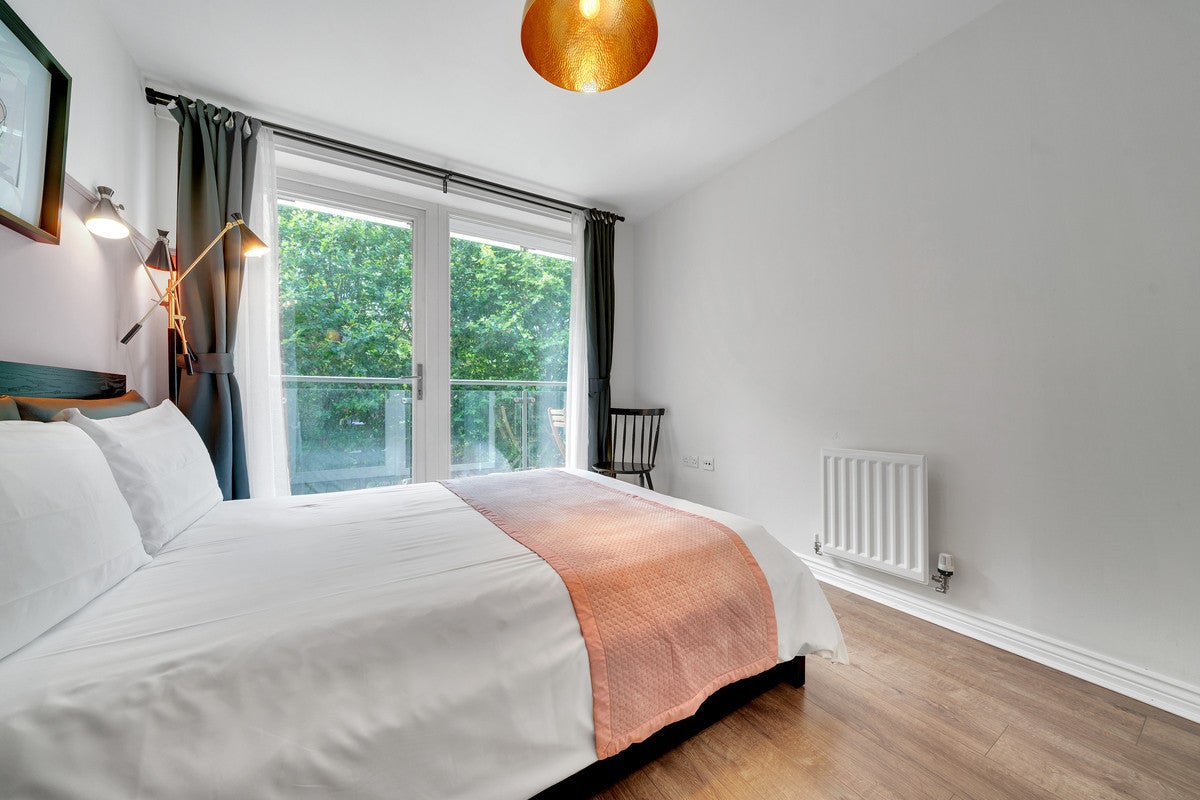 Flat Battersea Park Road in Greater London