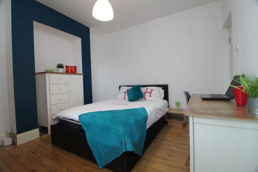 Room Whitehouse Lane in Sheffield