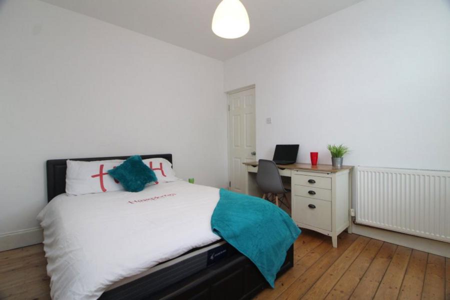 Room Whitehouse Lane in Sheffield