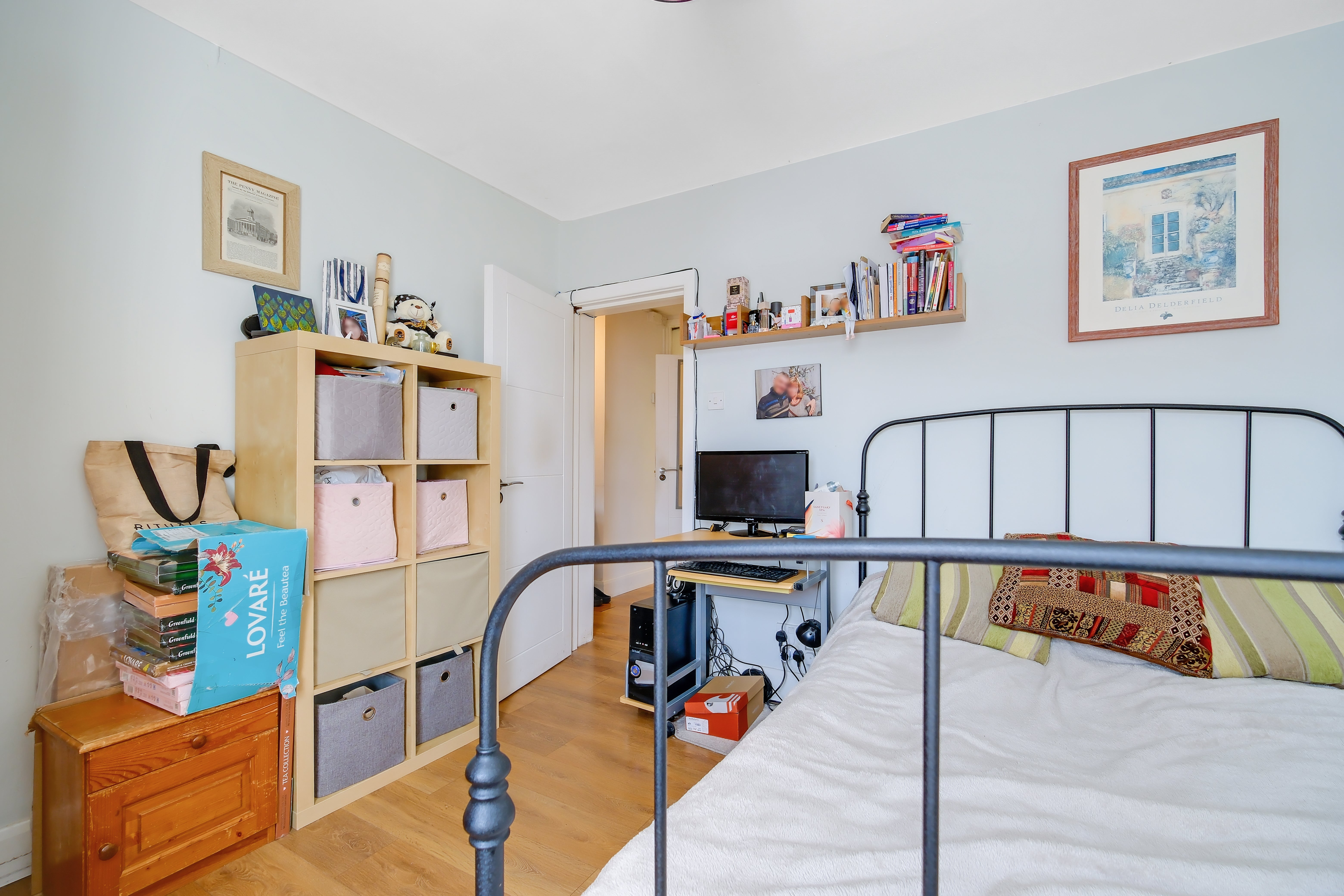 Flat Gooding House in Greater London