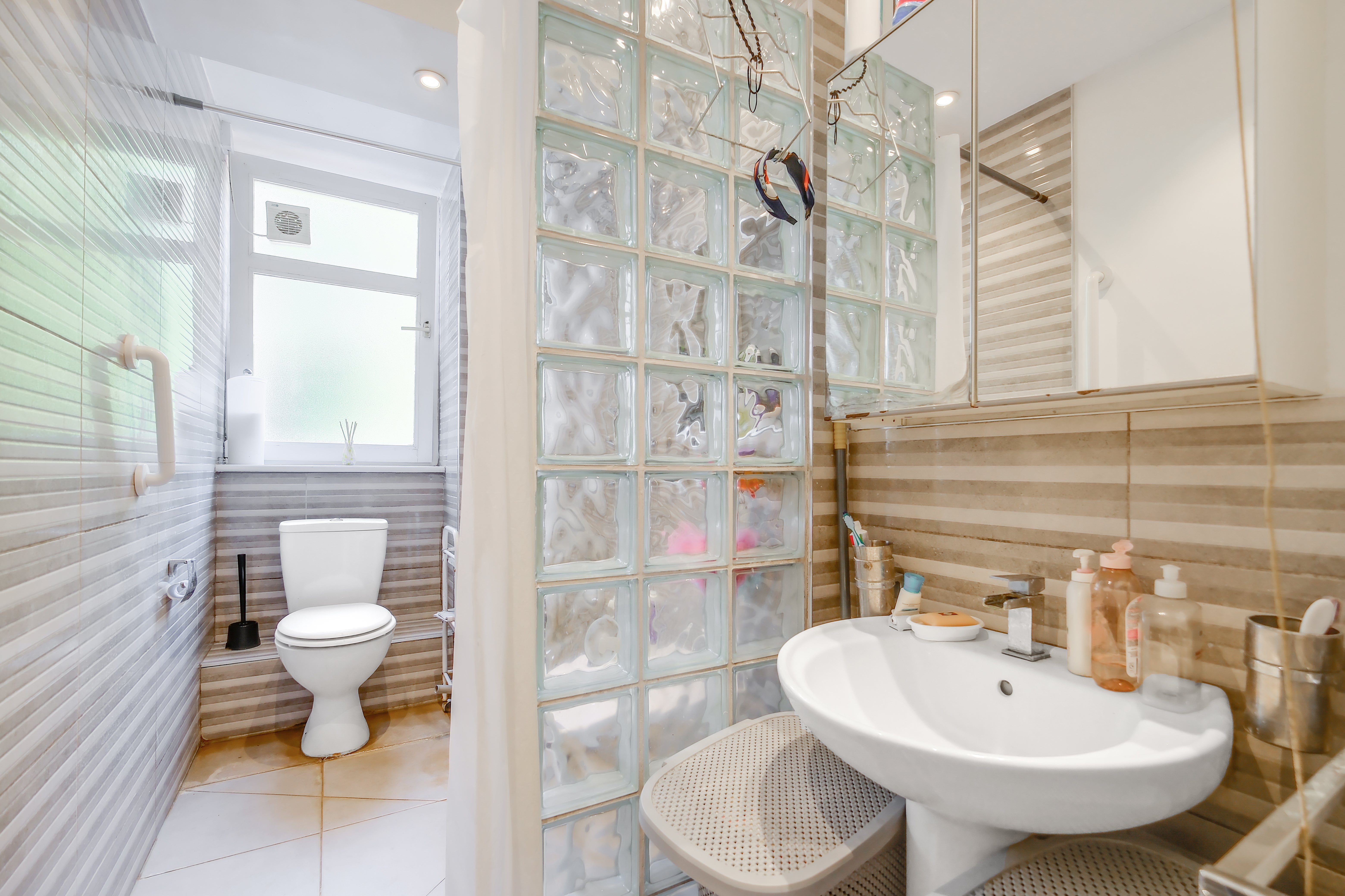 Flat Gooding House in Greater London
