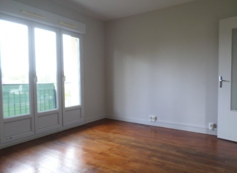 Flat Rue Pasteur in Montholon