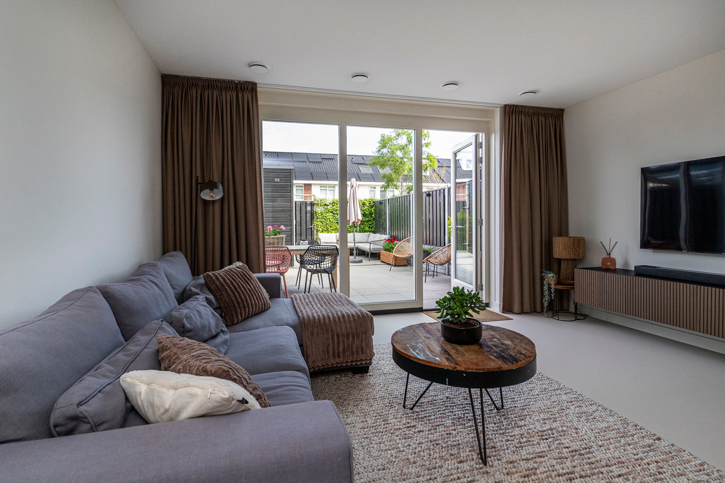 Tussenwoning te koop: Edgar du Perronstraat 31, 'S-Gravenhage