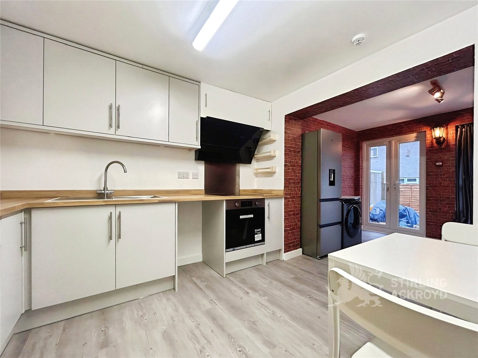 Room Cobbett Road in Guildford