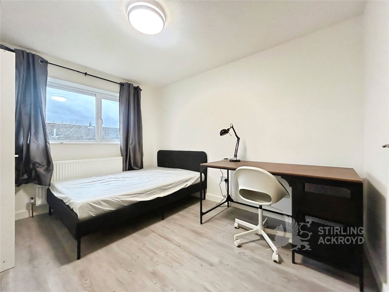 Room Cobbett Road in Guildford