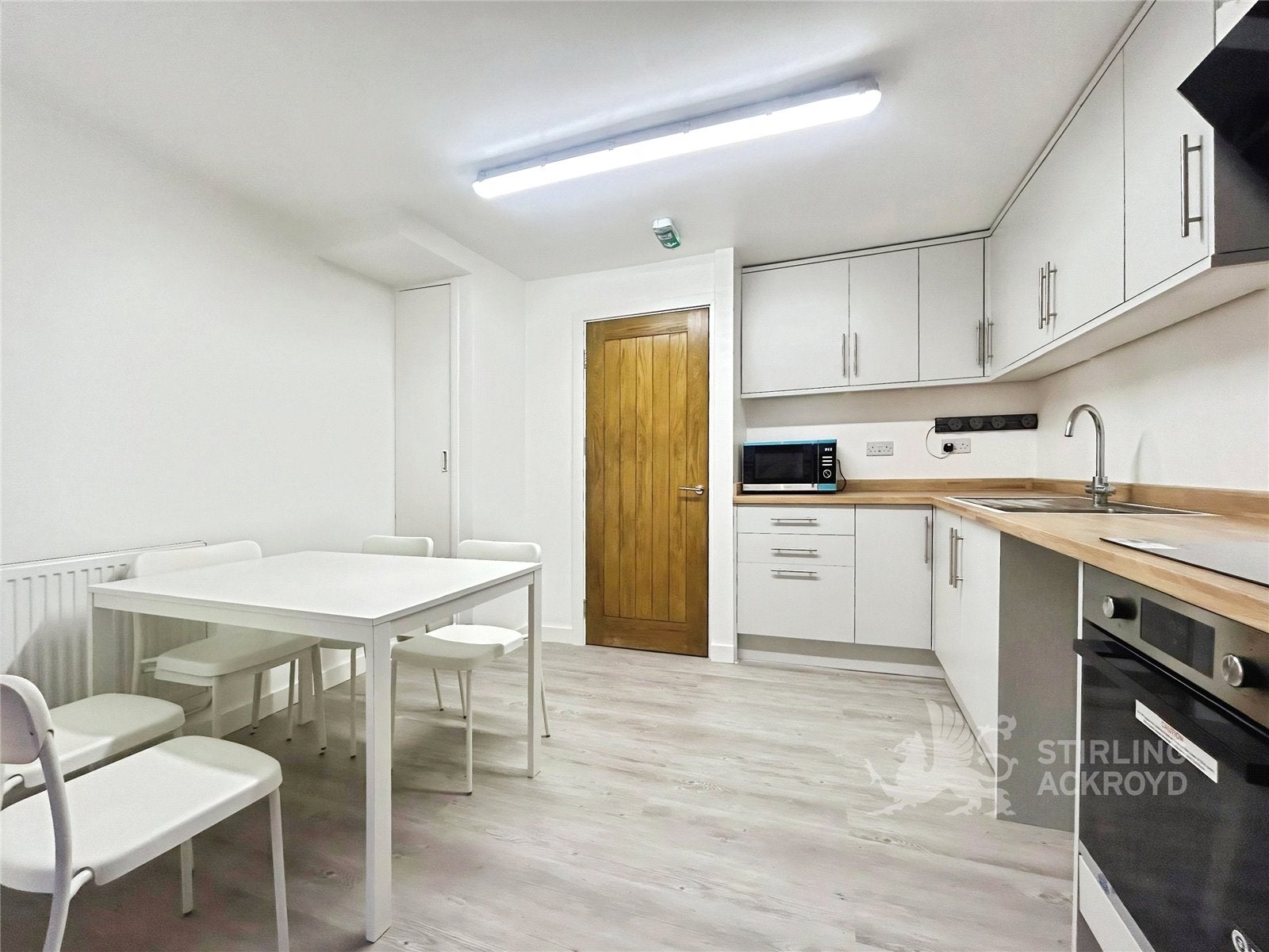 Room Cobbett Road in Guildford