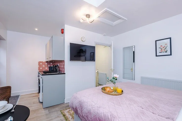 Flat Renshaw Drive in Royal Leamington Spa