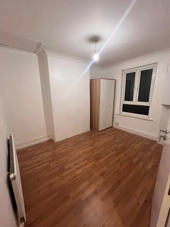 Room Sidney Road in Greater London