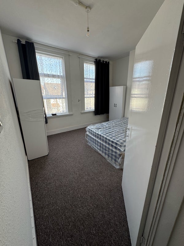 Room Atherton Road in Greater London