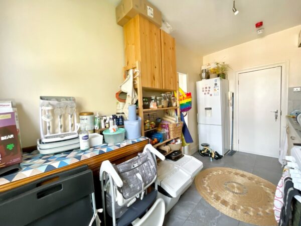 Flat Queen Elizabeth's Walk in Greater London
