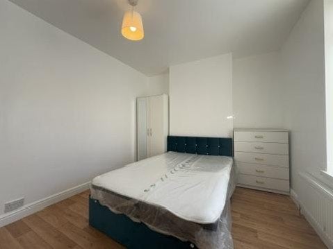 Room Daisy Road in Birmingham