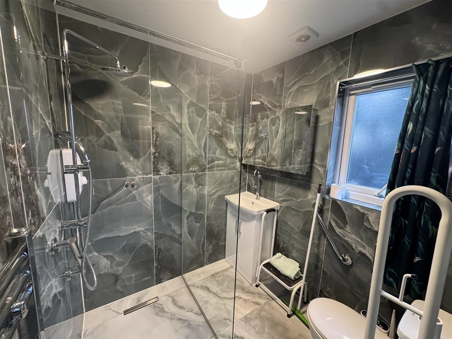 Flat Weale Road in Greater London