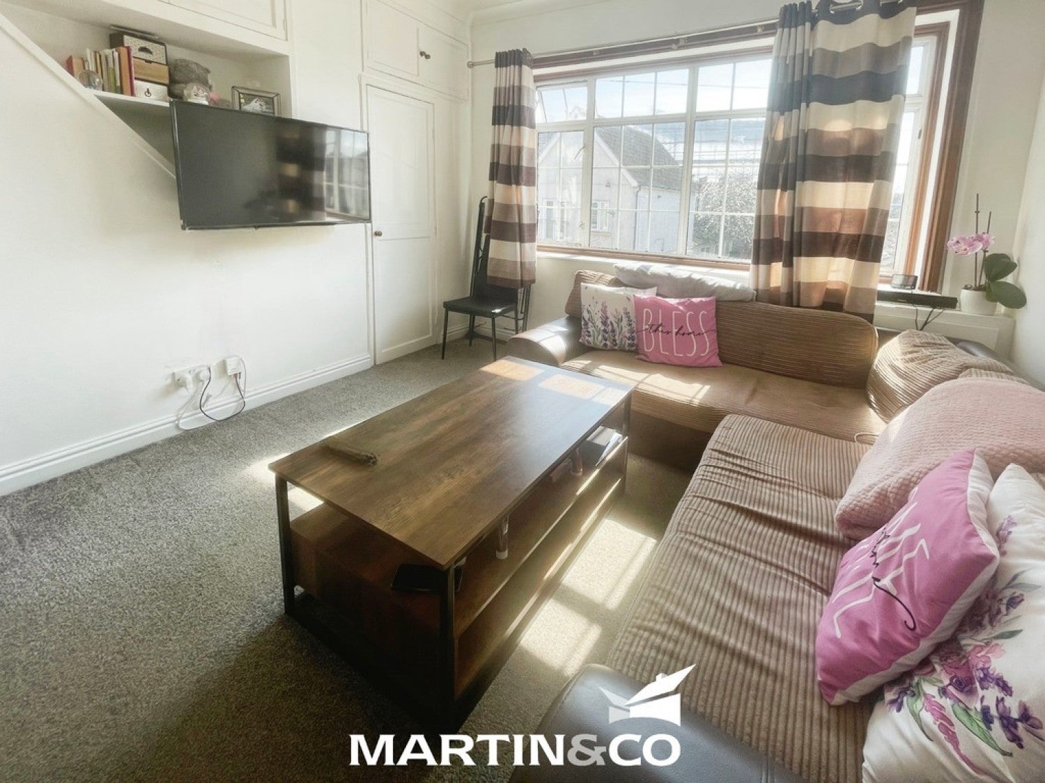 Flat Wheatfield Way in Chelmsford