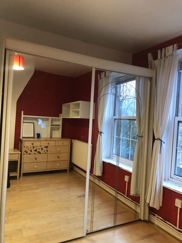 Room Harper Road in Greater London