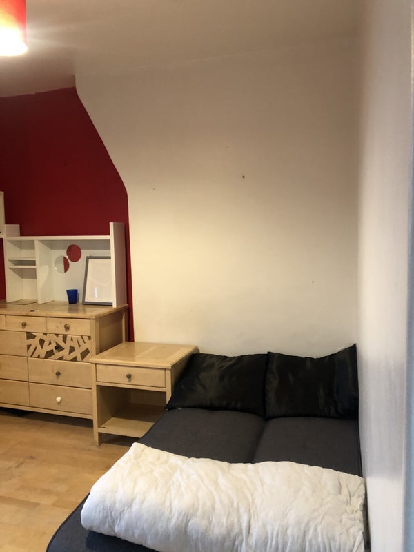 Room Harper Road in Greater London