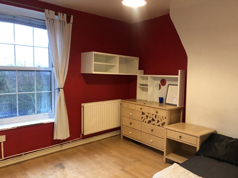 Room Harper Road in Greater London