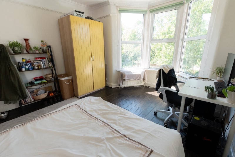 Room Aspinall Road in Greater London