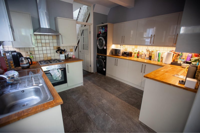 Room Aspinall Road in Greater London