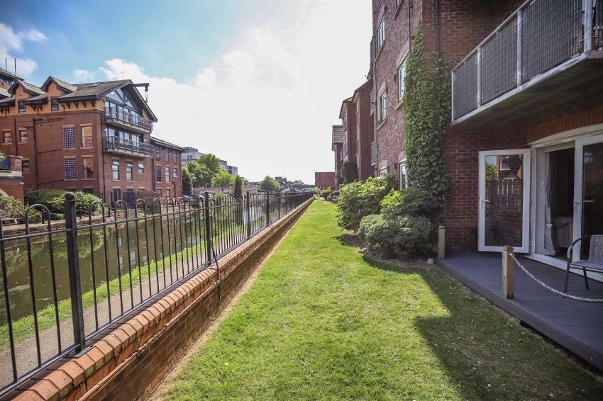 Flat Bridgewater Street in Trafford
