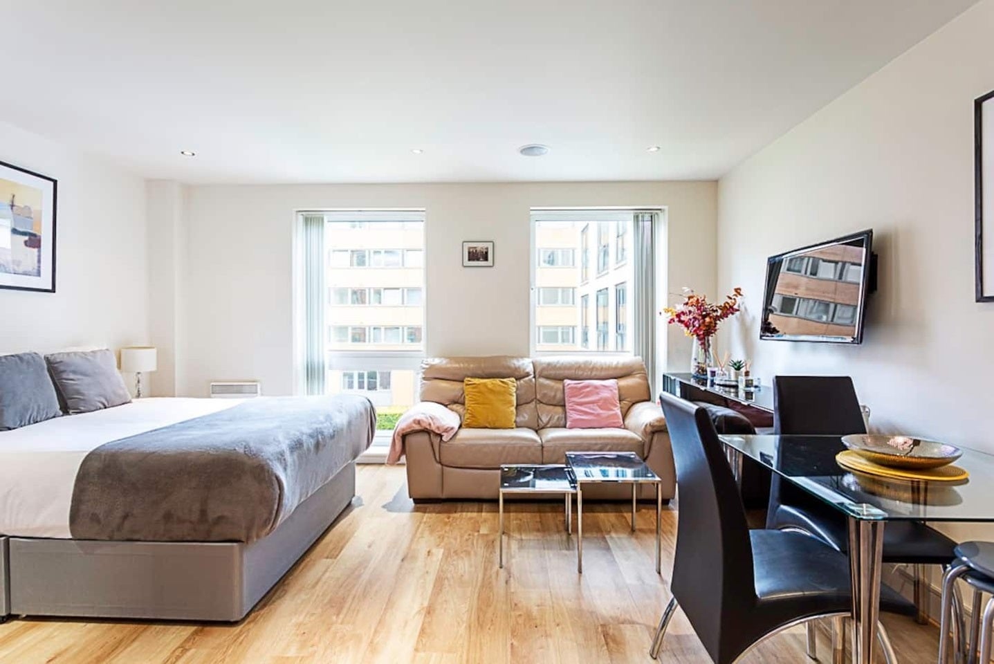 Flat Park Street in Greater London