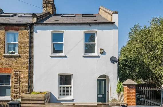 Flat Rommany Road in Greater London