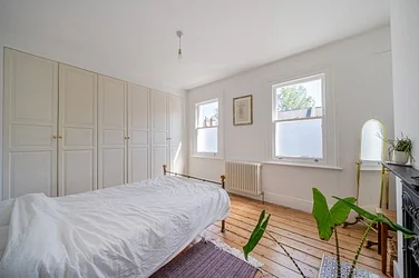 Flat Rommany Road in Greater London