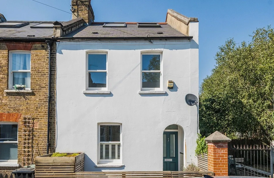 House Rommany Road in Greater London