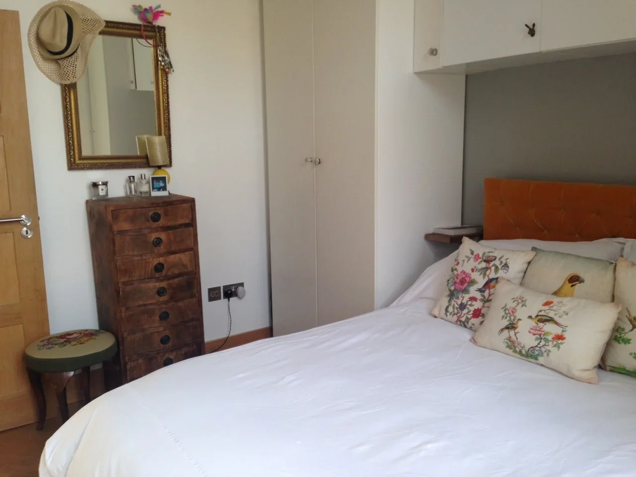 Flat Saint John's Hill in Greater London
