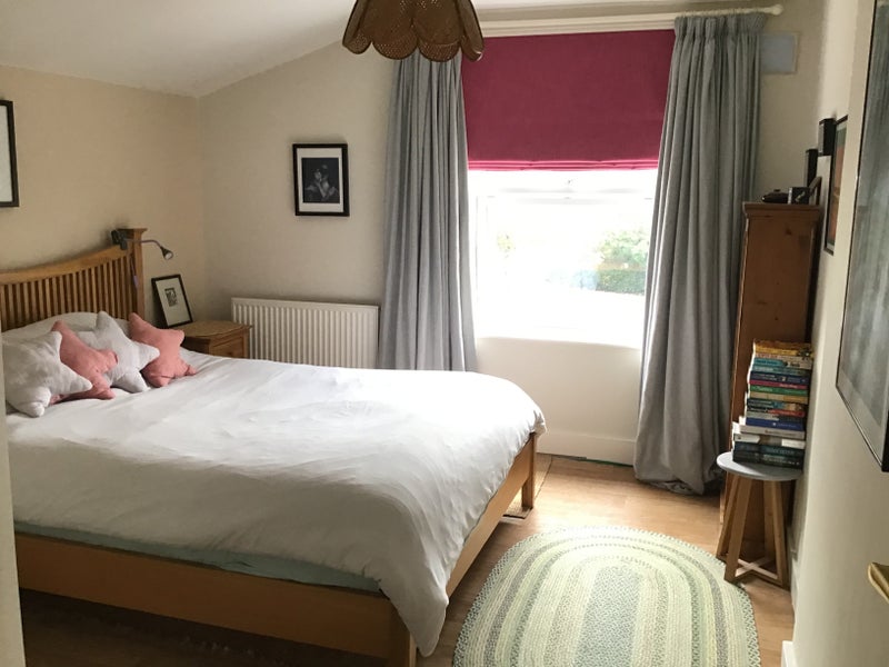 Room Sarsfeld Road in Greater London