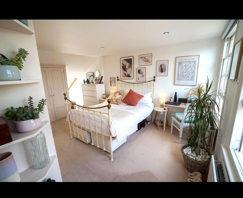 House Rowallan Road in Greater London
