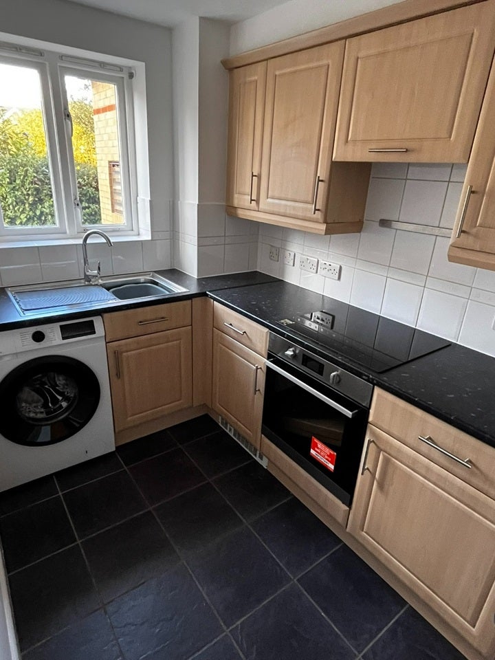 Flat Stanley Close in Greater London