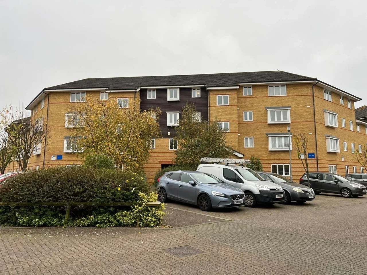 Flat Stanley Close in Greater London