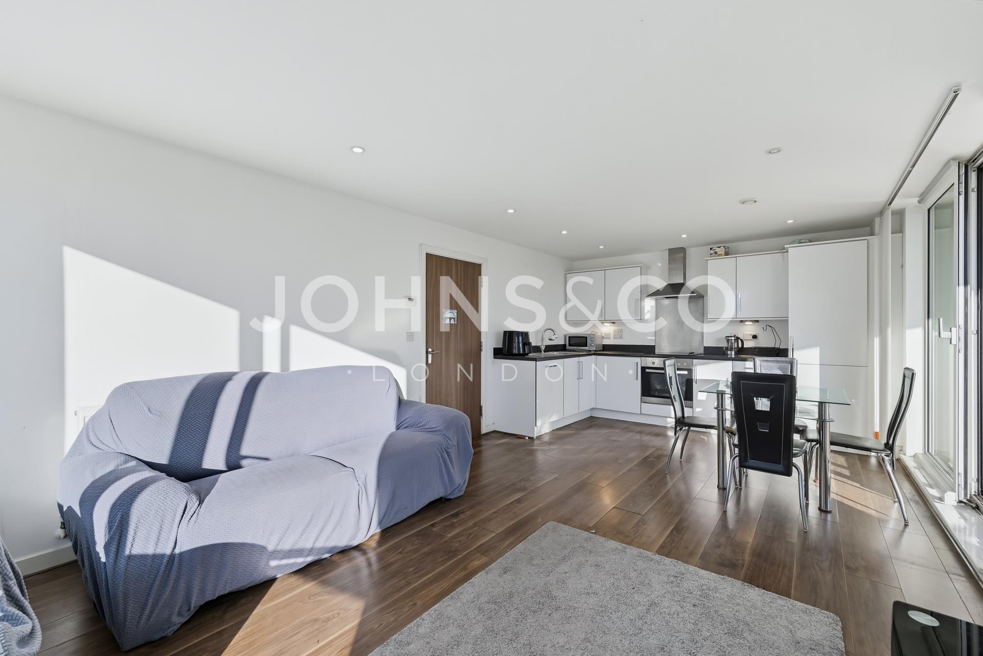 Flat Ealing Road in Greater London