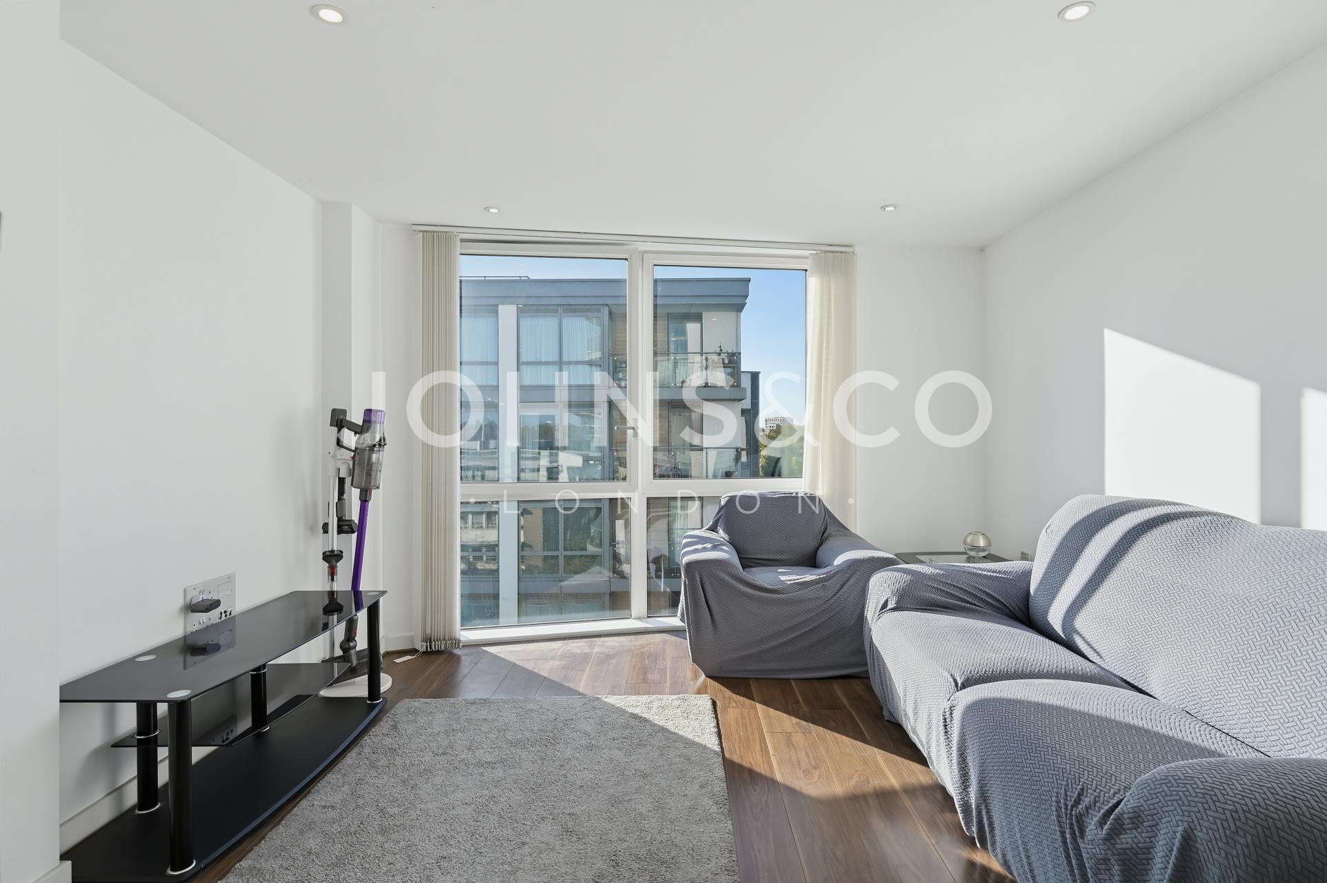 Flat Ealing Road in Greater London