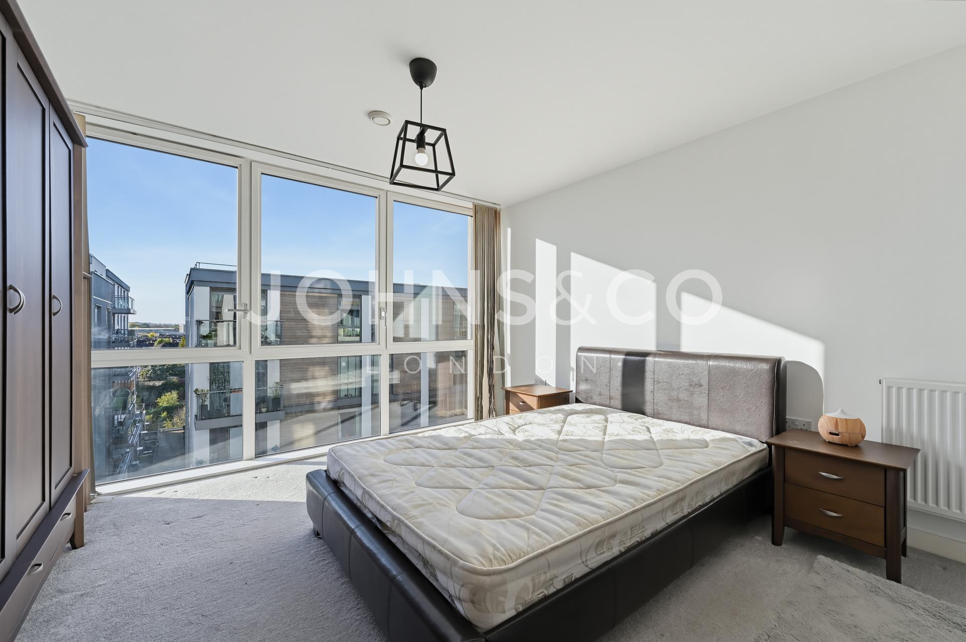 Flat Ealing Road in Greater London